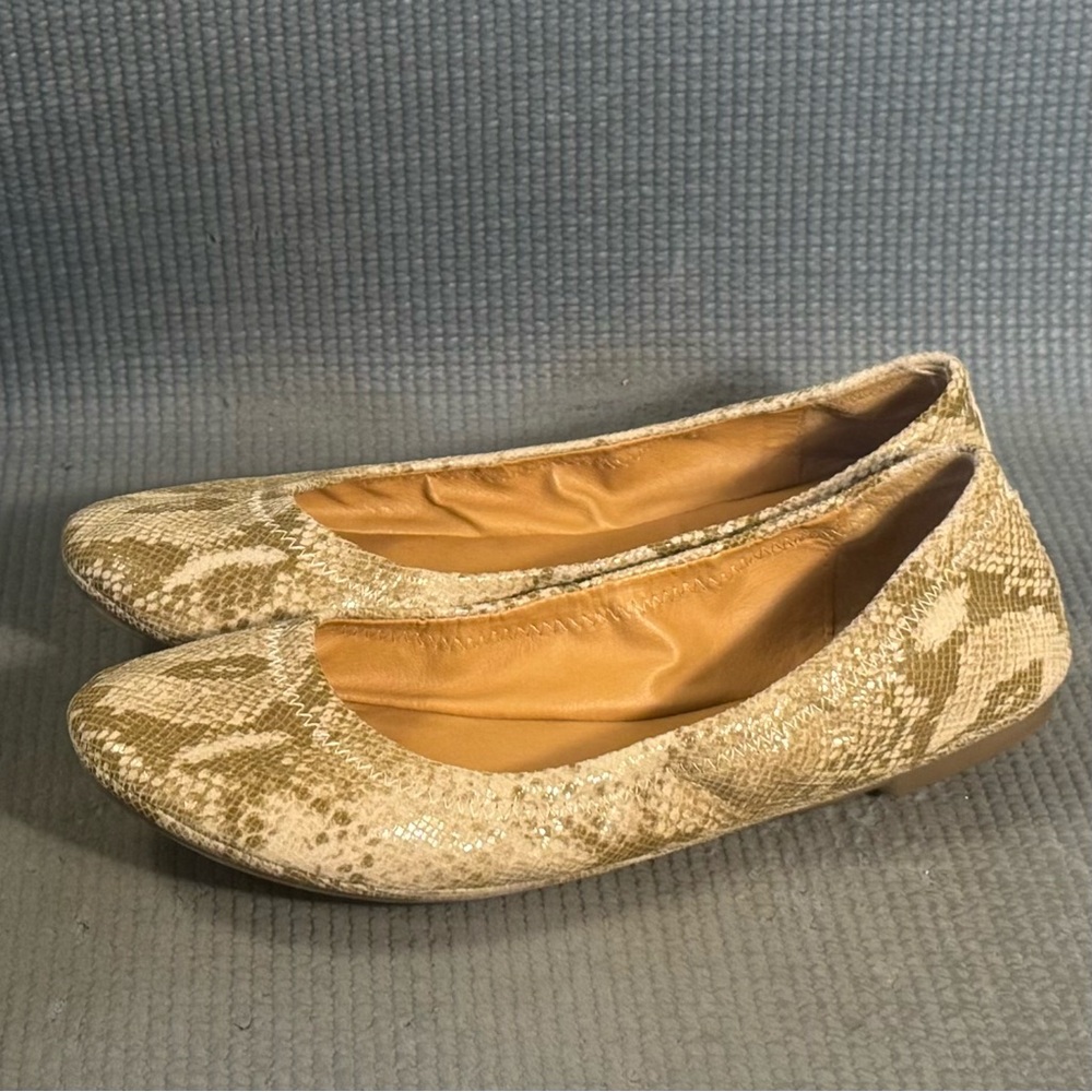 Lucky Brand Women’s Emmie Tan Cream Snake Print Flats‎ Size 6.5